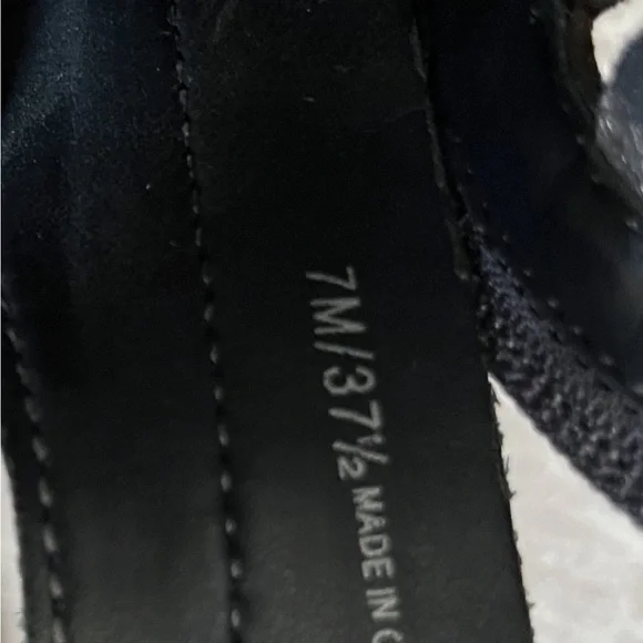 Vince Camuto Denim Blue Ankle Bootie 7M Peep Toe, Inside Zipper. Like New - Picture 9 of 9